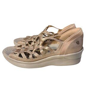 Bzees Sz 11 Metallic Rose Gold Leather Wedge Sandals With Intricate Cutout Desig